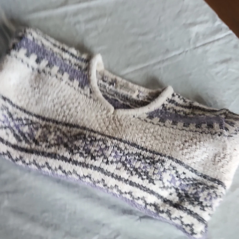 Scandinavian Style 100% Cotton V-Neck Sweater - Picture 4 of 4